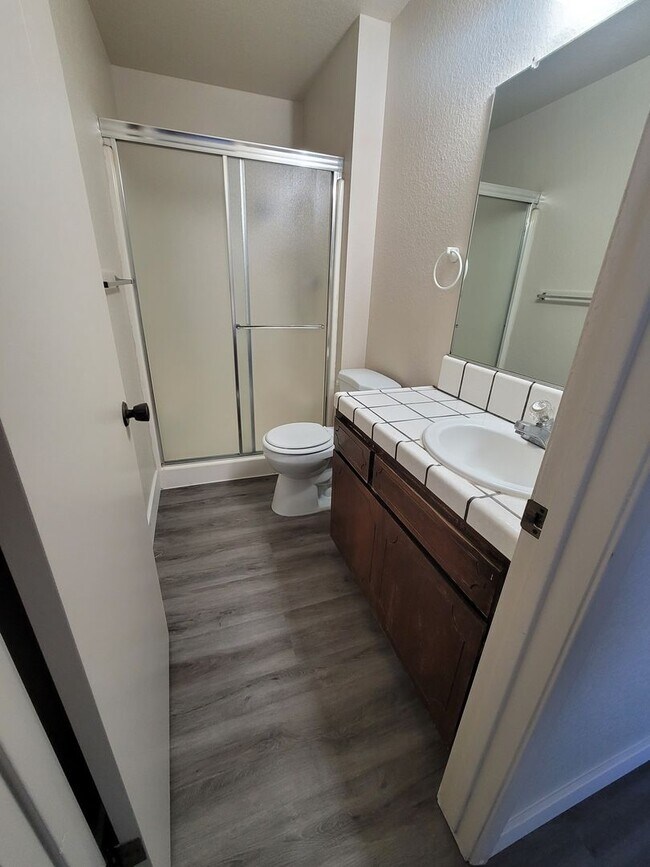 Building Photo - FER130