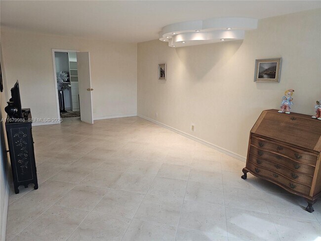 Building Photo - 2049 S Ocean Dr