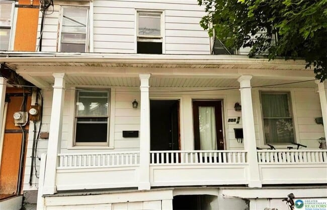 Building Photo - 305 E Union St