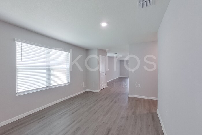 Building Photo - 8700 SW 43rd Ter