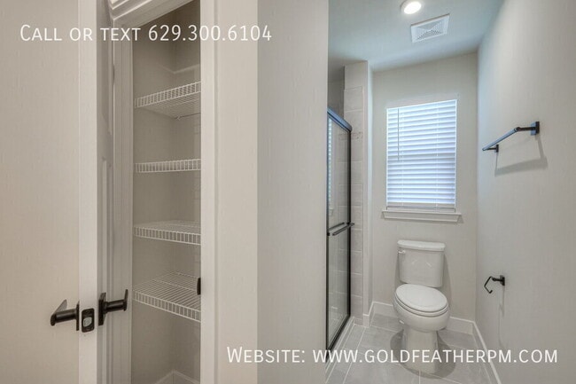 Building Photo - 2009 Walnut Ln