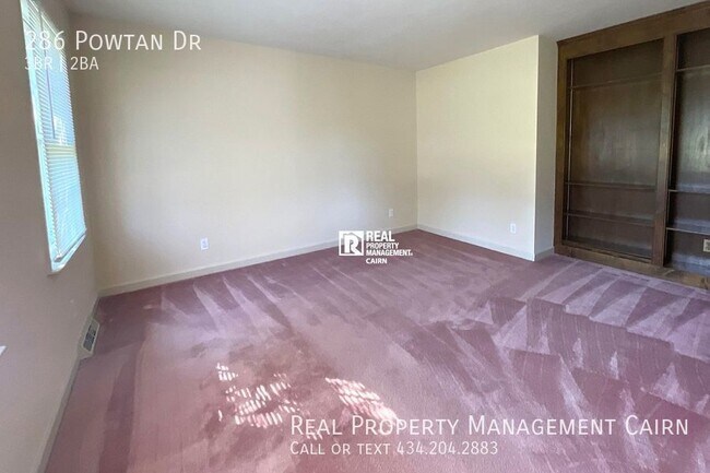 Building Photo - Spacious 3 Bedroom 2 Bath With 2 Car Garag...