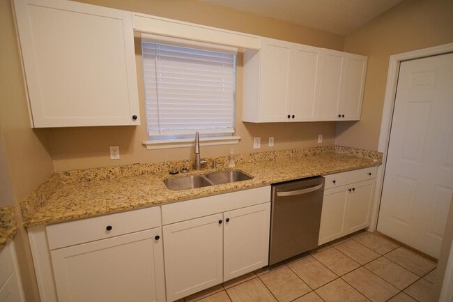 Building Photo - 731 Ty Ty Rd