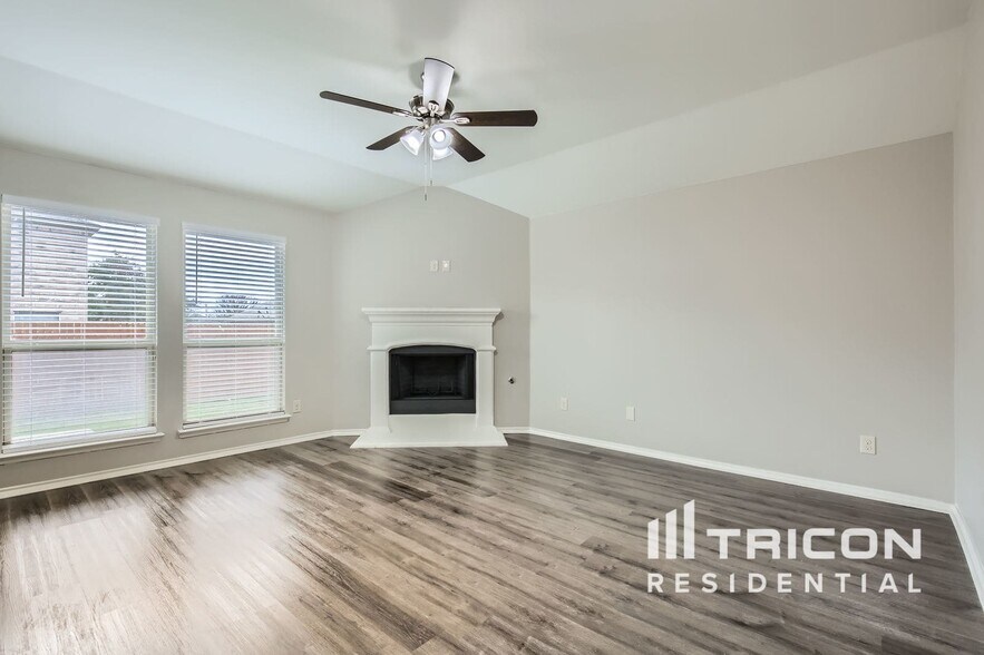 Building Photo - 205 Independence Tr