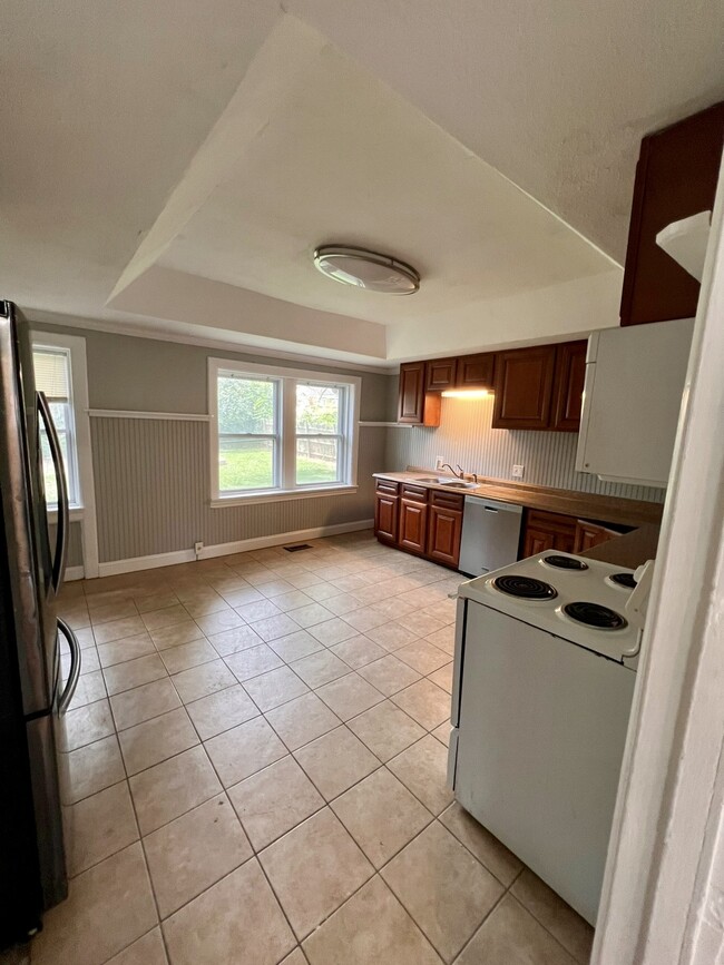 Kitchen - 7032 Camden Ct