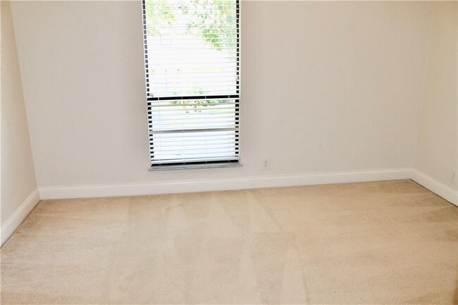 Building Photo - 340 Brockinton Marsh