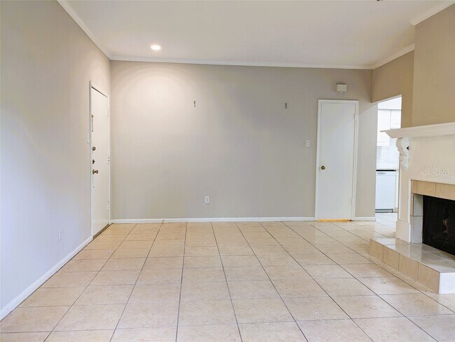 Building Photo - 2100 Tanglewilde St