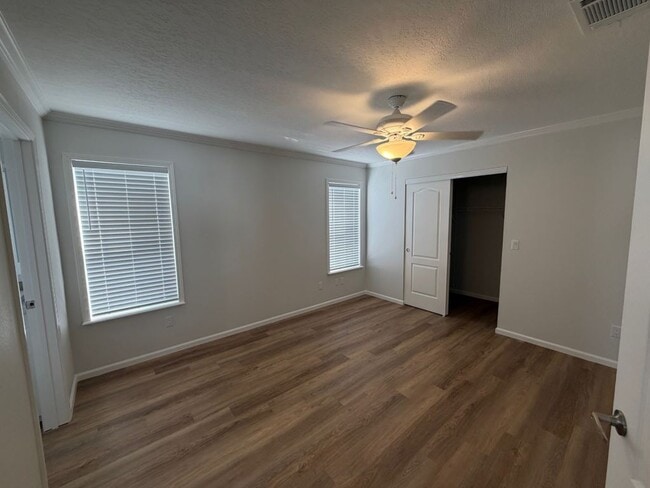 Building Photo - 388 Sunshine Dr