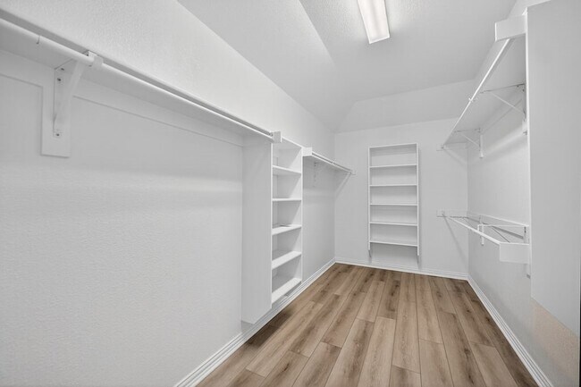 Building Photo - 2360 Collin Dr
