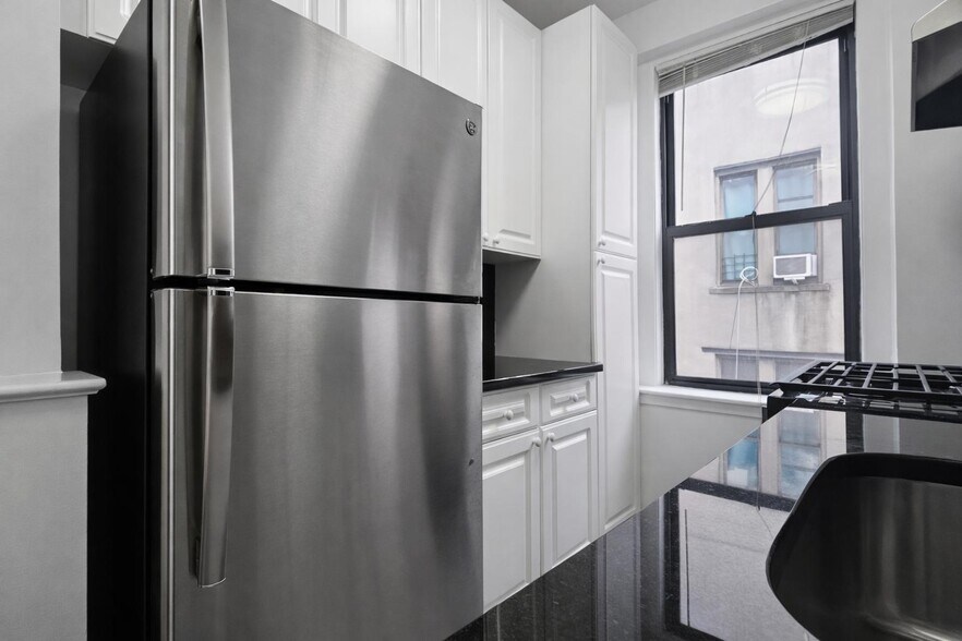 Building Photo - 615 W 172nd St