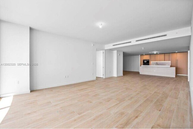 Building Photo - 900 N Ocean Blvd