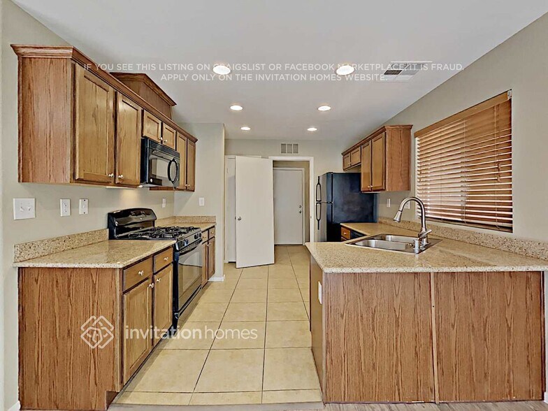 Building Photo - 8019 Torremolinos Ave
