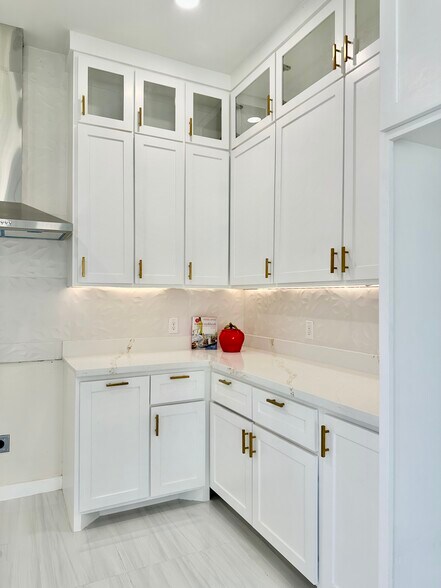 Building Photo - 6108 Mackenna Dr