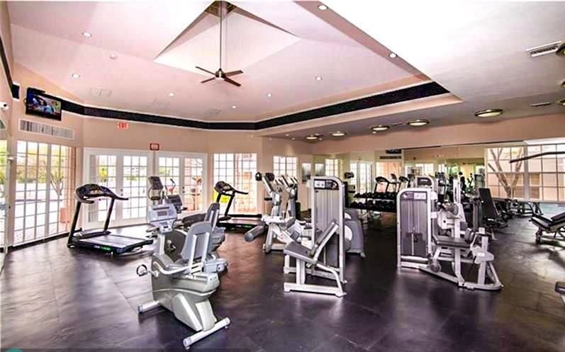 Building Photo - 2831 N Oakland Forest Dr