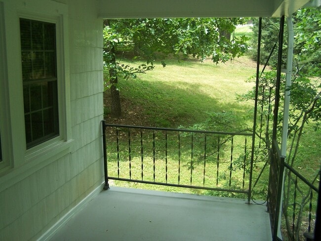 Building Photo - 1 Bedroom/1 Bath House with bonus office space on Fisher Creek in Sylva NC $1100 a month with a y...