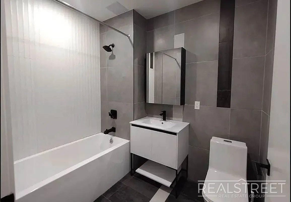 Building Photo - New York Avenue