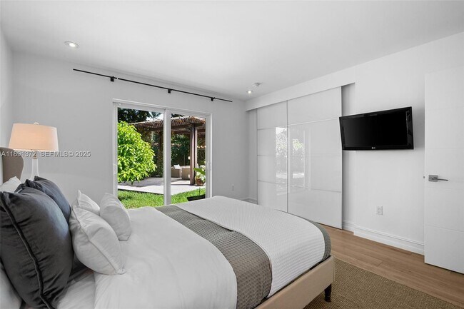 Building Photo - 575 Bay Point Rd