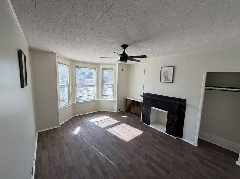 Building Photo - 1920 Middle St