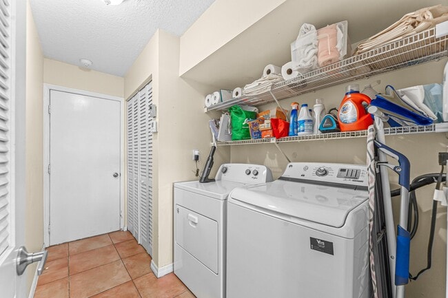 Building Photo - 5218 Windsor Parke Dr