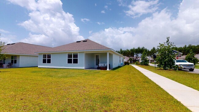 Building Photo - Coming Soon! 4 bed 2 bath home located in Hammock Bay!