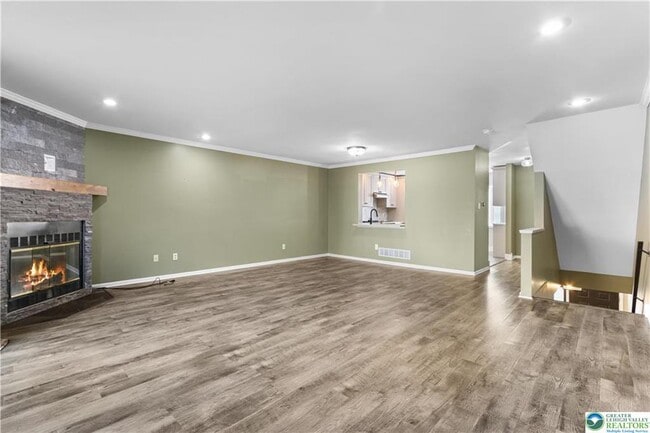 Building Photo - 1885 Redwood Dr