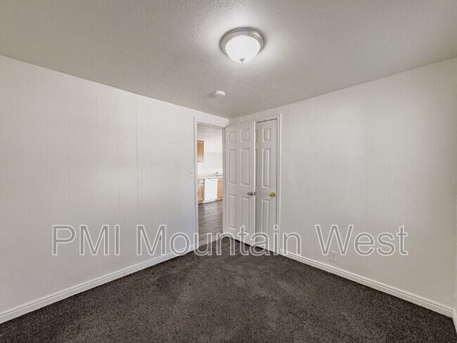 Building Photo - 450 W 200 N