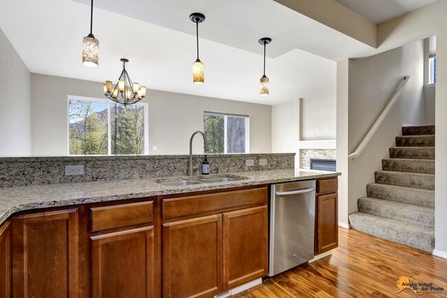 Building Photo - Beautiful 3-Bedroom Half Duplex in Eagle R...