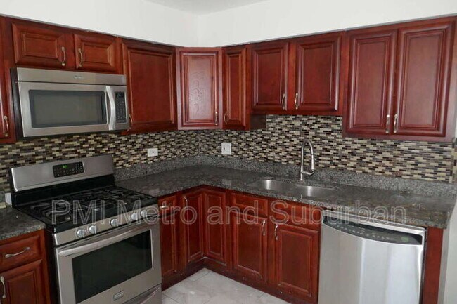 Building Photo - 5 E Judith Ann Dr