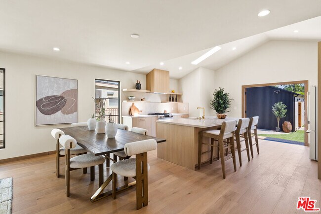 Building Photo - 14742 Weddington St