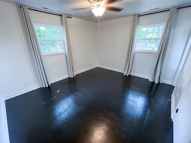 Building Photo - Gorgeous 3 bedroom, 2 bathroom brick home ...