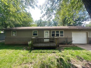 Building Photo - 3 Bedroom Home with Garage and Spacious Fenced Yard!