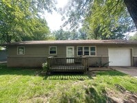 Building Photo - 3 Bedroom Home with Garage and Spacious Fenced Yard!