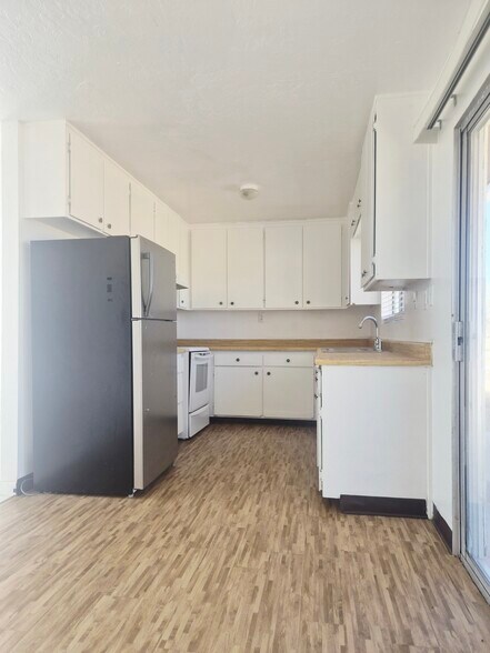 Building Photo - 1038 Alta Ave