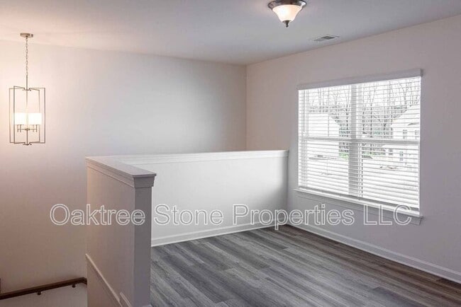 Building Photo - 3378 Skyland Dr