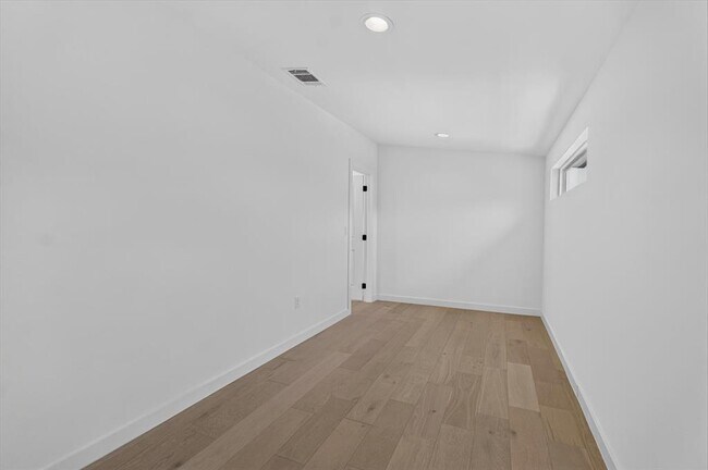 Building Photo - 5305 Ledesma Rd