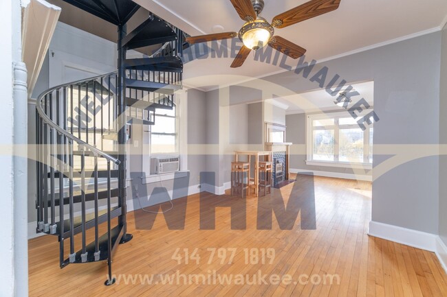 Primary Photo - RENT PRICE DROP, APPLY NOW! Beautifully re...