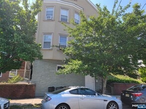 Building Photo - 165 Corabelle Ave