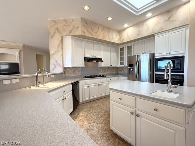 Building Photo - 2875 Scotts Valley Dr