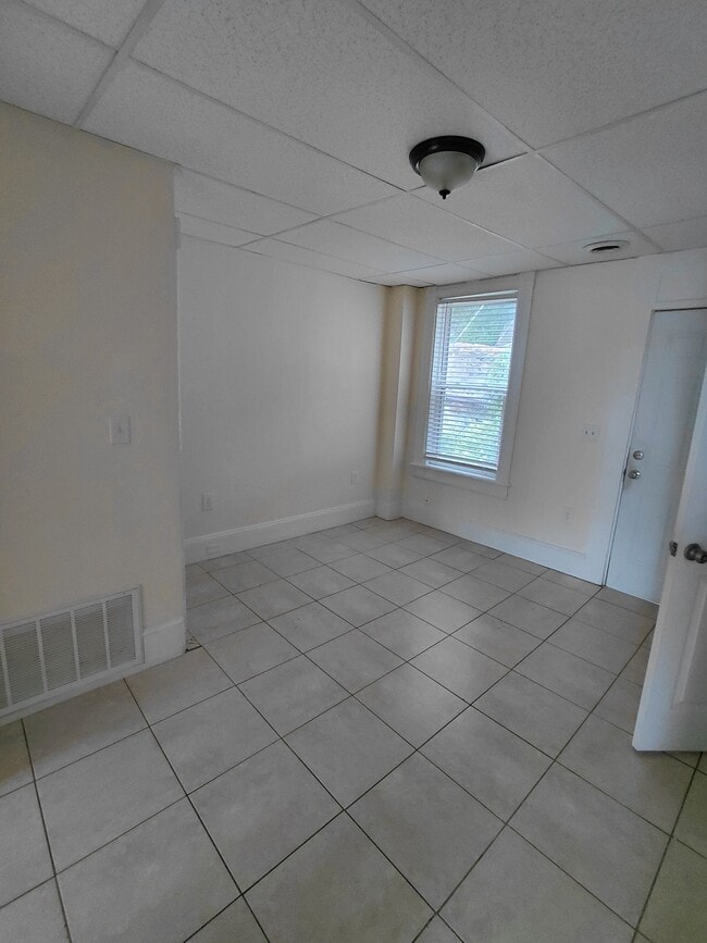 Building Photo - Riverview Apartments