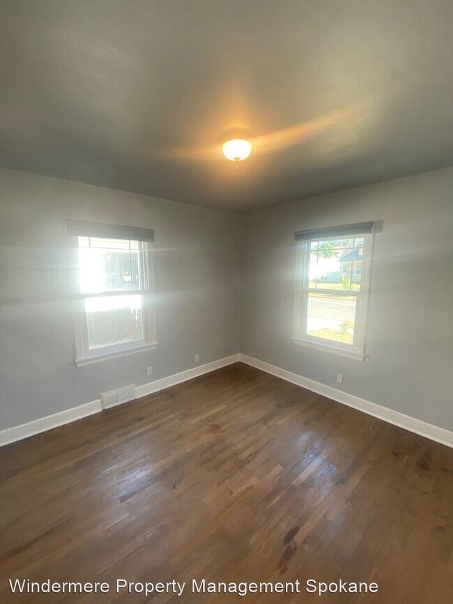 Building Photo - 5 br, 2.5 bath House - 1528 W Augusta ave