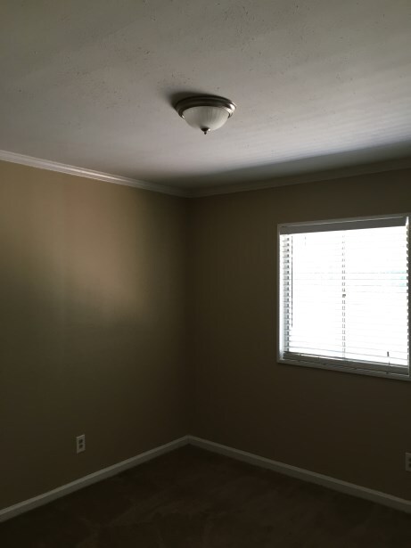 Building Photo - 4052 Cresthaven Rd