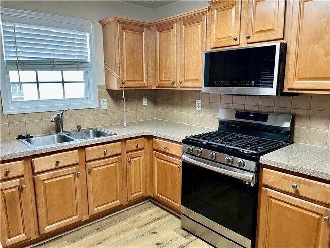 Building Photo - 283 Grand Ashbury Ln