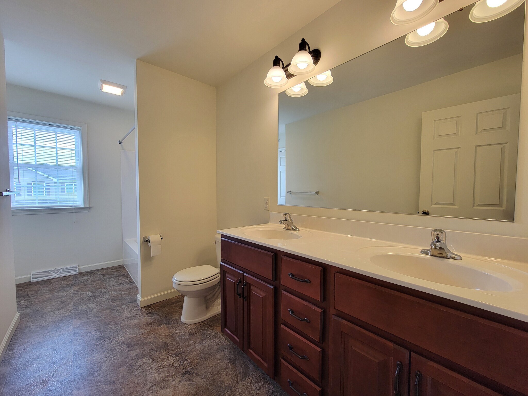 Building Photo - 227 Limestone Dr