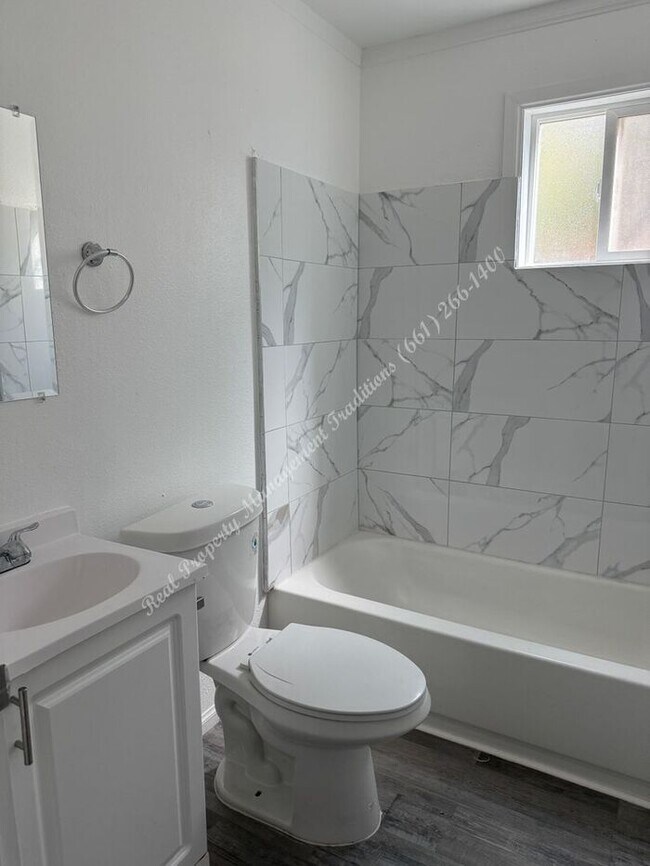 Building Photo - *** Please call us @ 661-266-1400 for information on availability, showings and applications proc...