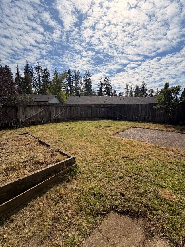 Building Photo - 2-Bedroom Duplex in Thurston