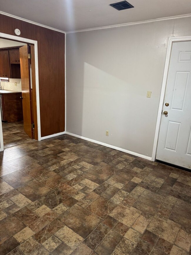 Building Photo - 213 NE Fenway Ave