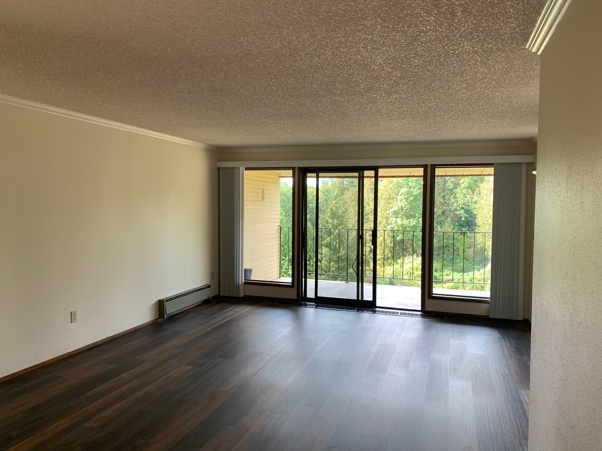 Building Photo - 107 La Villa Dr