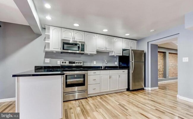 Building Photo - 1049 S Charles St