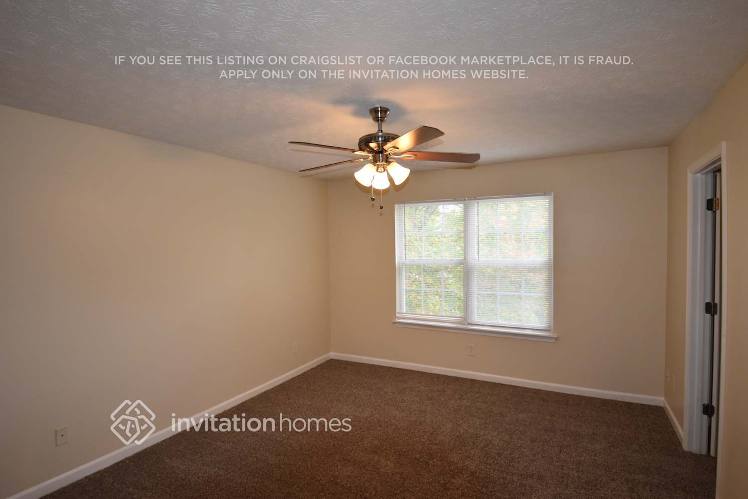 Building Photo - 2235 Lexington Ln