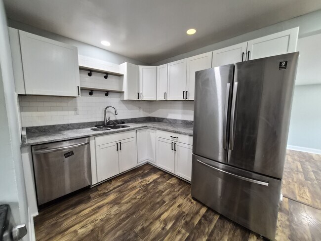 Building Photo - 3922 N Butler Ave